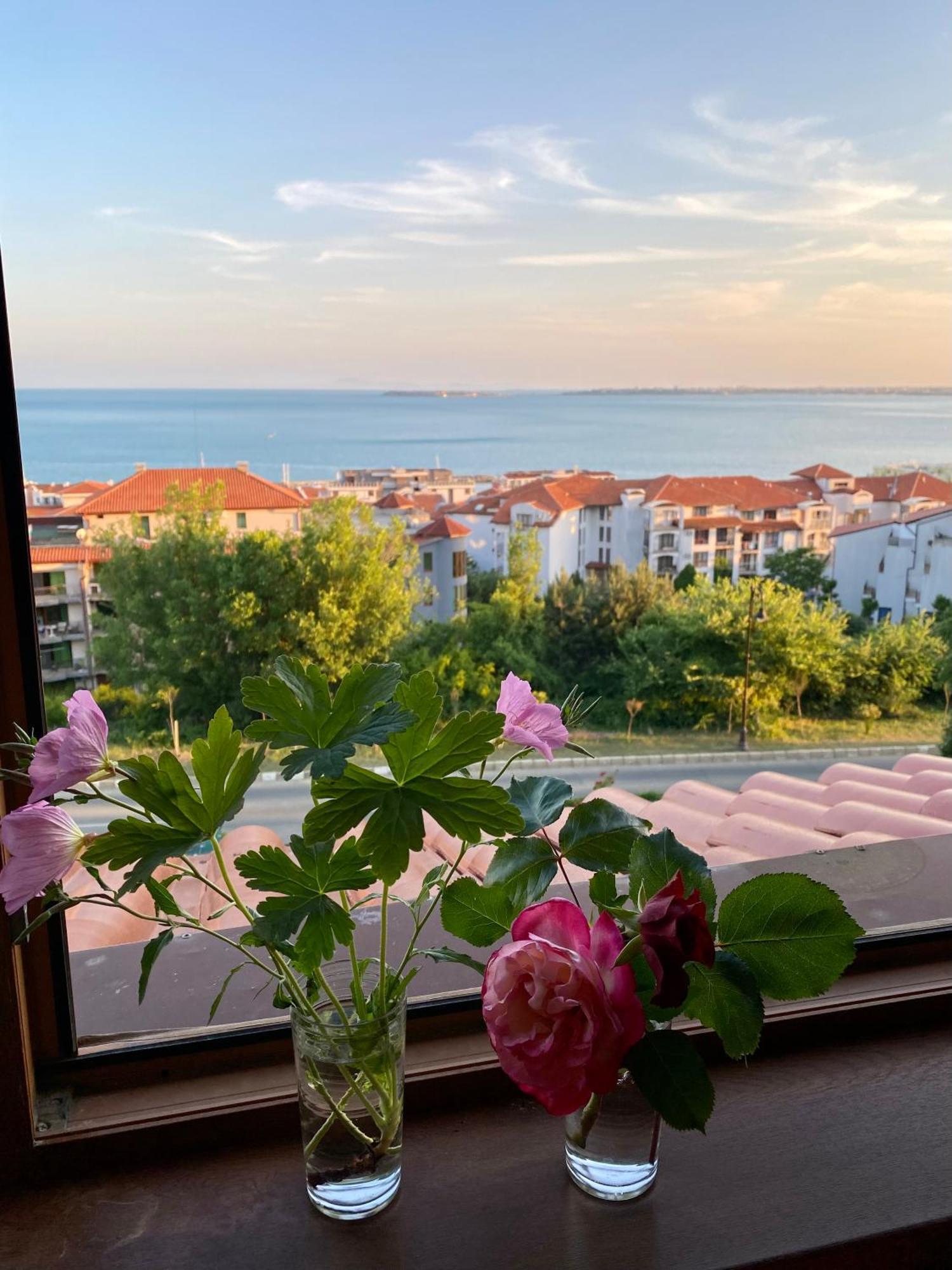 Sea And Sky From The Window Lägenhet Sveti Vlas Exteriör bild